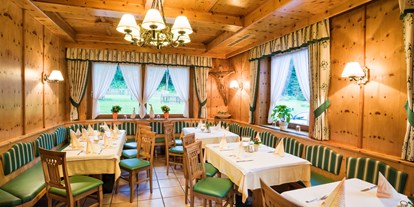 Hotels an der Piste - Kinder-/Übungshang - Skigebiet Zauchensee-Flachauwinkl - Zirbenstube / Restaurant - Hotel Wieseneck GmbH