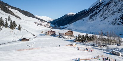 Hotels an der Piste - Kinderbetreuung - Talabfahrt und Übungslift der Skischule direkt am Haus - Kinder- & Gletscherhotel Hintertuxerhof
