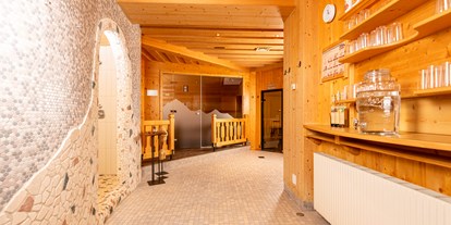 Hotels an der Piste - Skikurs direkt beim Hotel: für Kinder - Wohlfühloase mit Finnischer Sauna, Biosauna, Dampfbad und Infrarotkabine - Kinder- & Gletscherhotel Hintertuxerhof