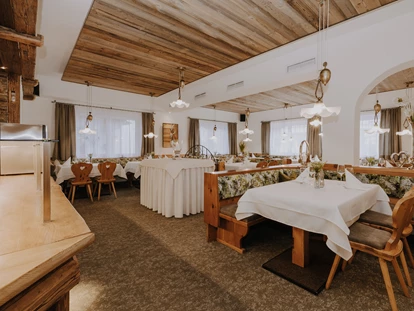 Hotels an der Piste - Preisniveau: günstig - Oberhof (Goldegg) - Gaststube - B&B Hotel Die Bergquelle