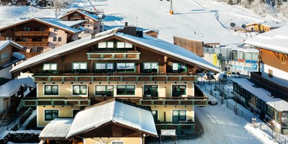 Hotels an der Piste - Schwaighof (Wagrain) - Außenansicht - Skiurlaub direkt an der Piste am Achterjet in Flachau - B&B Hotel Die Bergquelle