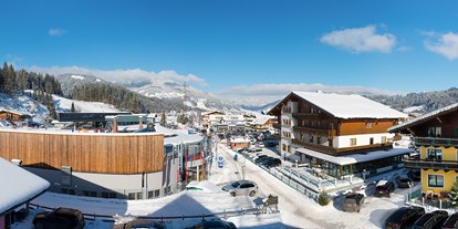 Hotels an der Piste - Klassifizierung: 3 Sterne - B&B Hotel Die Bergquelle - Winterpanorama - direkt an der Gondelstation beim Achterjet in Flachau - B&B Hotel Die Bergquelle
