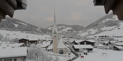 Hotels an der Piste - Skiraum: videoüberwacht - Scheffach - Blick vom Hotel zur Kirche - Hotel Austria