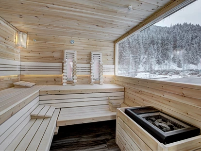 Hotels an der Piste - Sauna - Dienten am Hochkönig - Outdoor Zirbensauna mit Infrarot - Hotel Bike & Snow Lederer