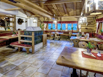 Hotels an der Piste - Skiraum: Skispinde - Oberhof (Goldegg) - Uriges Restaurant - Berghotel Jaga-Alm