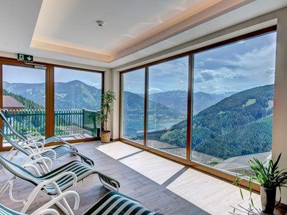 Hotels an der Piste - Sonnenterrasse - Wellness Ruheraum mit Panoramablick - Berghotel Jaga-Alm