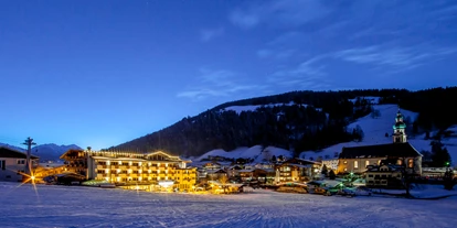 Hotels an der Piste - Skiraum: videoüberwacht - Going am Wilden Kaiser - Abendstimmung in Oberau - Landhotel Tirolerhof