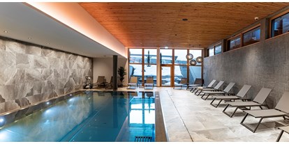 Hotels an der Piste - Hotel-Schwerpunkt: Skifahren & Wellness - Söll - Hallenbad - Landhotel Tirolerhof