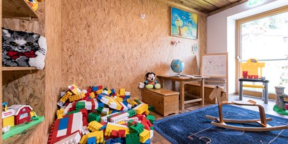 Hotels an der Piste - Rodeln - Kinderspielzimmer  - Sattleggers Alpenhof & Feriensternwarte 