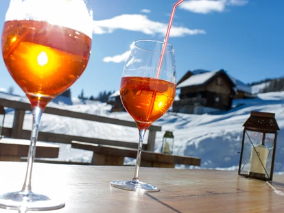 Hotels an der Piste - geführte Skitouren - Napplach - West-Terrasse mit Aperol und mehr ...  - Sattleggers Alpenhof & Feriensternwarte 