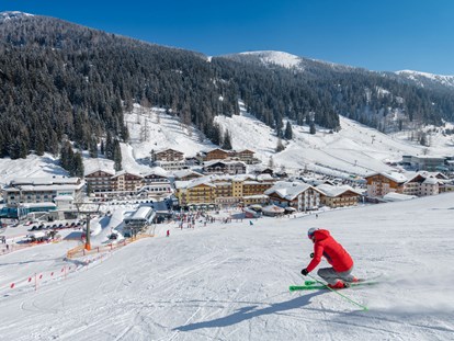 Hotels an der Piste - Skiservice: Skireparatur - Hotel Sportwelt