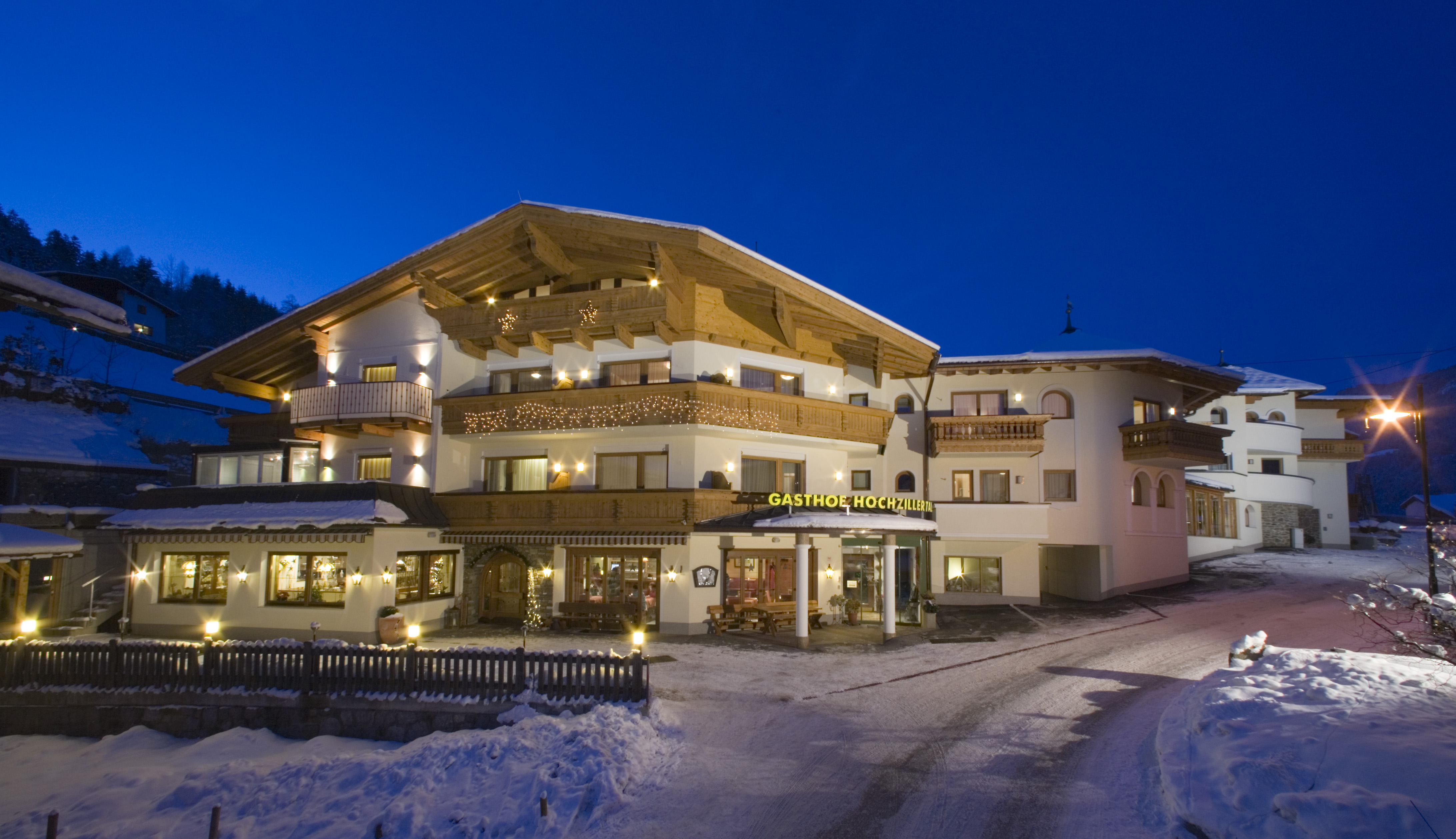 Skihotel - Außenansicht Hotel - Kräuterhotel Hochzillertal****
