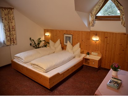 Hotels an der Piste - Skikurs direkt beim Hotel: für Kinder - Skigebiet Silvretta Montafon - Schlafzimmer  - Aparthotel Spitzer