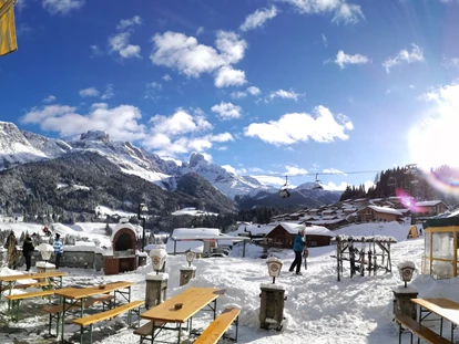 Hotels an der Piste - geführte Skitouren - Gasteig (Kuchl) - Terasse / Salzburger Dolomiten / Schirmbar - Landhotel Salzburger Dolomitenhof