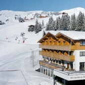 Hotels an der Piste: Vor der Haustüre weg die Ski anschnallen und los gehts! - Hotel Hohes Licht