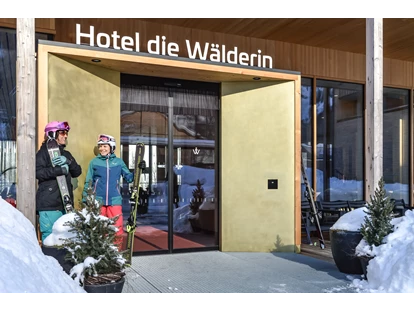 Hotels an der Piste - Ladestation Elektroauto - Schröcken - Außenbereich Winter - Hotel die Wälderin
