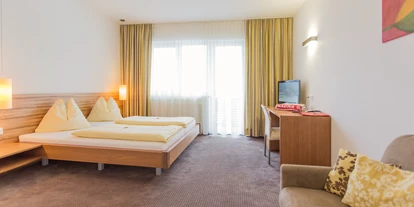 Hotels an der Piste - Pools: Außenpool beheizt - Uttendorf (Uttendorf) - Doppelzimmer Design - Hotel Bacher Asitzstubn