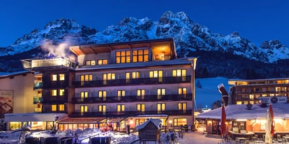 Hotels an der Piste - Hotel-Schwerpunkt: Skifahren & Familie - Enkerbichl - Außenansicht - Hotel Bacher Asitzstubn