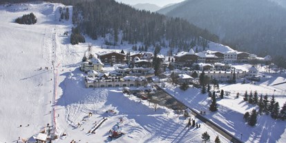 Hotels an der Piste - Pools: Innenpool - St. Johann in Tirol - Hauseigener Skilift direkt neben dem Hotel - Der Lärchenhof