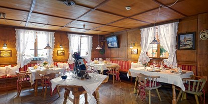 Hotels an der Piste - Ski-In Ski-Out - Säge - Haubengekrönte Küche in der Krone-Stuben in Lech - Romantik Hotel Die Krone von Lech