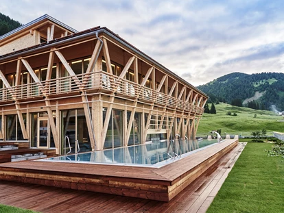 Hotels an der Piste - Pools: Außenpool beheizt - Sulzberg (Landkreis Oberallgäu) - Mountain Spring Spa - HUBERTUS MOUNTAIN REFUGIO ALLGÄU