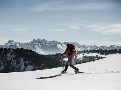 Hotels an der Piste - Hotel-Schwerpunkt: Skifahren & Wellness - Sulzberg (Landkreis Oberallgäu) - Schneeschuhwandern in Balderschwang - HUBERTUS MOUNTAIN REFUGIO ALLGÄU