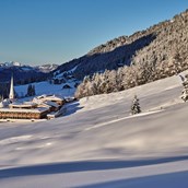 Skihotel - Ausblick auf das Hotel im Balderschwanger Tal - HUBERTUS MOUNTAIN REFUGIO ALLGÄU