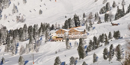 Hotels an der Piste - Skikurs direkt beim Hotel: für Erwachsene - Urreiting - Aussenansicht Berghotel Sonnhof - Berghotel Sonnhof
