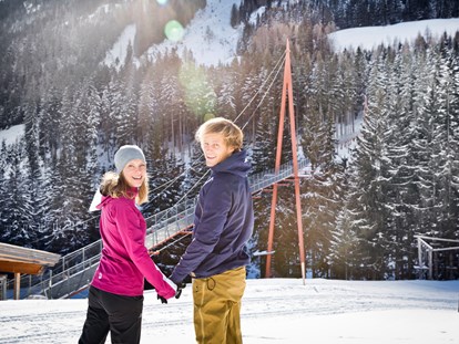 Hotels an der Piste - Skikurs direkt beim Hotel: für Kinder - Oberndorf in Tirol - AlpenParks Hotel & Apartment Sonnleiten Saalbach