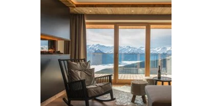 Hotels an der Piste - Sauna - Flachau - gemütlich im Schaukelstuhl die Aussicht genießen - Panorama Alm