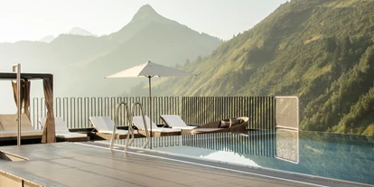 Hotels an der Piste - Pools: Infinity Pool - Röns - Hotel Damülser Hof - Wellness & Spa****S