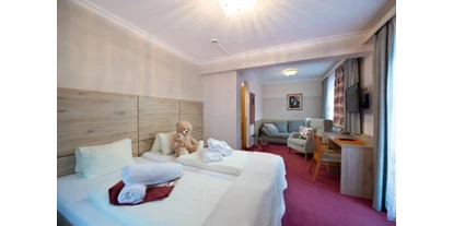 Hotels an der Piste - barrierefrei - Ramsau (Bad Goisern am Hallstättersee) - Komfort Zimmer mit gemütlicher
Sitzecke  - Hotel Vitaler Landauerhof****