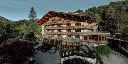 Hotels an der Piste - Ski-In Ski-Out - Gartenhotel Theresia 
Hoteleinfahrt und Parkplatz - Erstklassig & down to Earth - das bio-zertifizierte Gartenhotel Theresia****S 