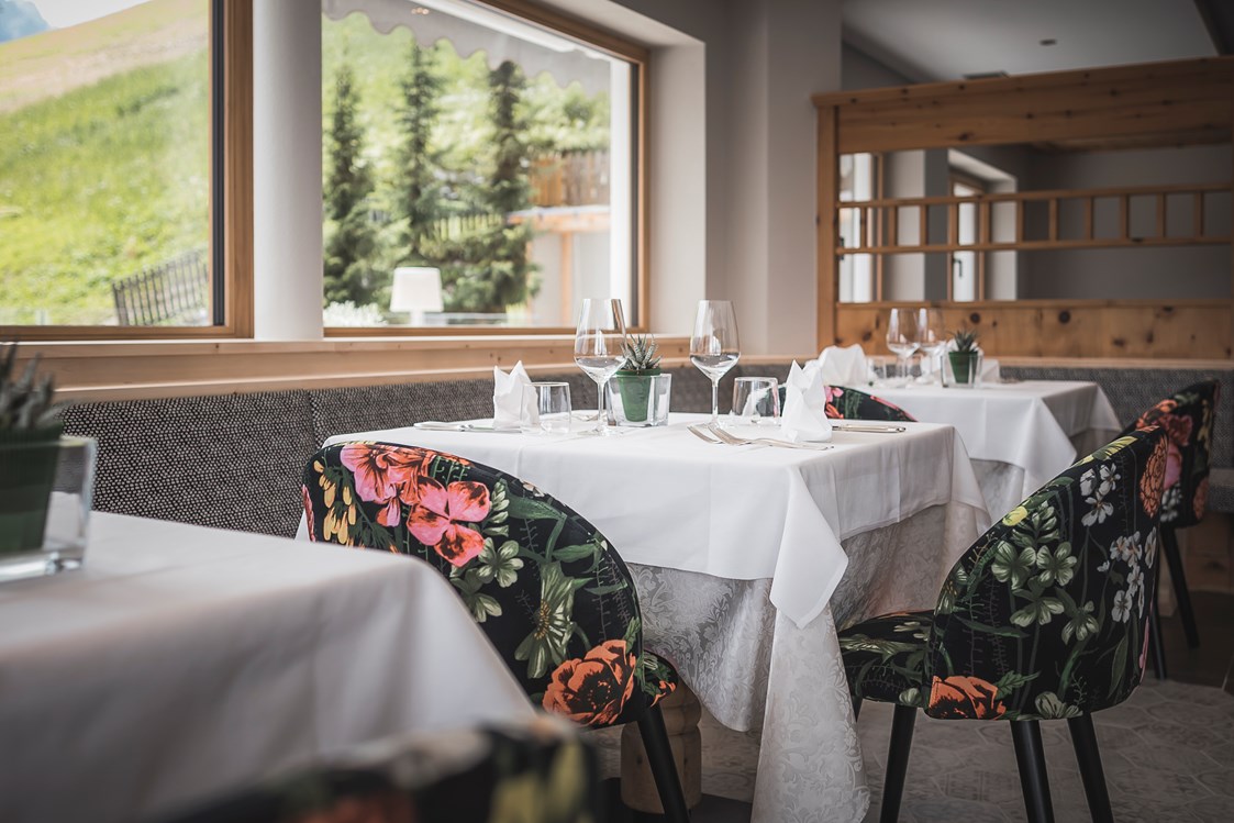 Skihotel: Restaurant mit Panoramablick - Berghotel Zirm 