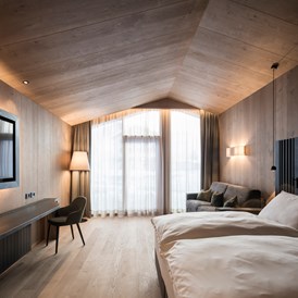 Skihotel: Suiten mit großer Fensterfront - Hotel Cappella