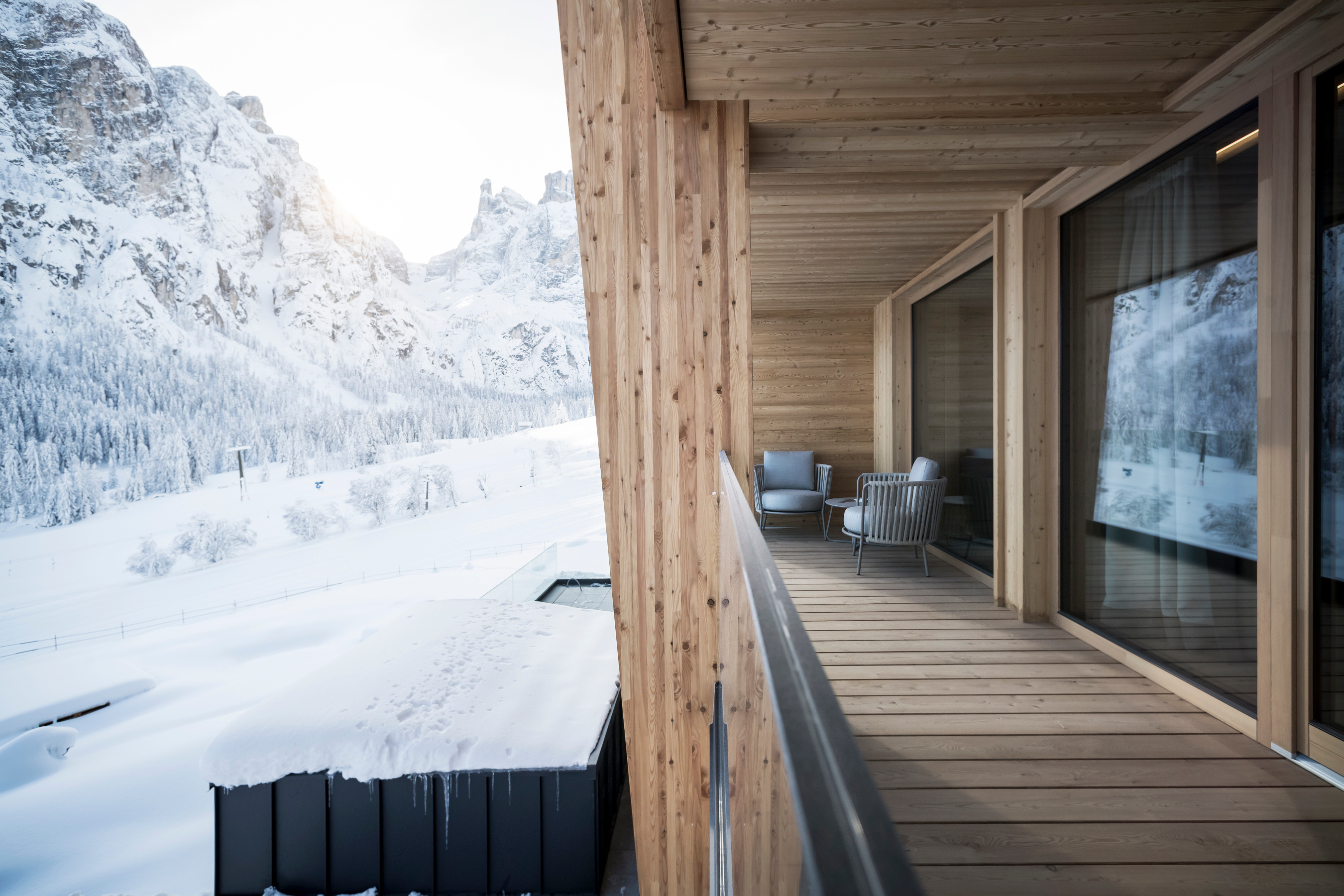 Skihotel: Alle Zimmer sind mit einem Balkon zur Süd- oder zur Nordseite ausgestattet - Hotel Cappella - Relais & Chateaux