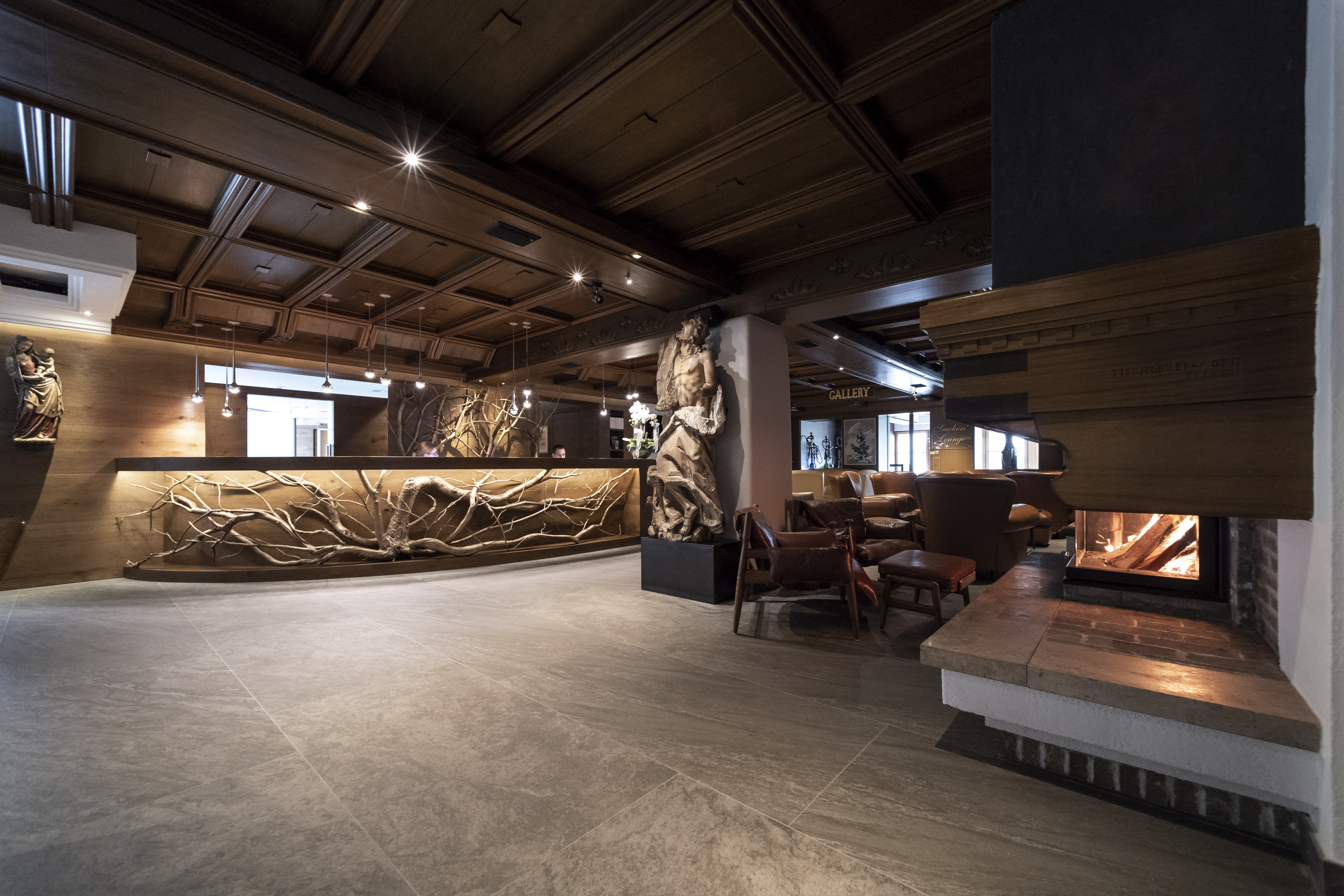 Skihotel: Hotelhalle - Rezeption - Hotel Cappella - Relais & Chateaux