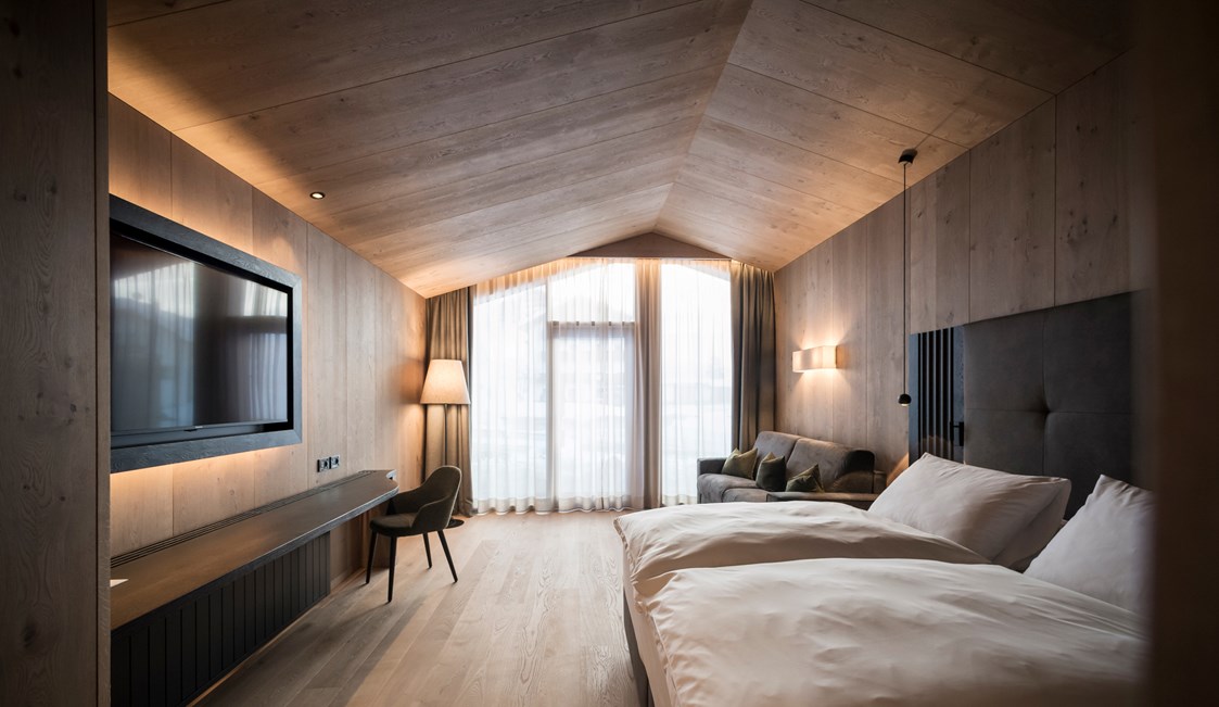 Skihotel: Suiten mit großer Fensterfront - Romantik Hotel Cappella