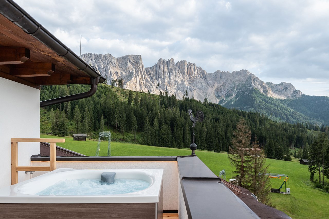 Moseralm Dolomiti Hideaway Zimmerkategorien Suite Karersee mit Whirlpool