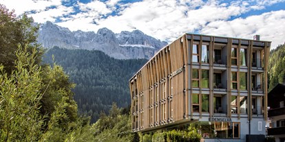 Hotels an der Piste - Skikurs direkt beim Hotel: eigene Skischule - Aussenansicht  - Mountain Design Hotel EdenSelva