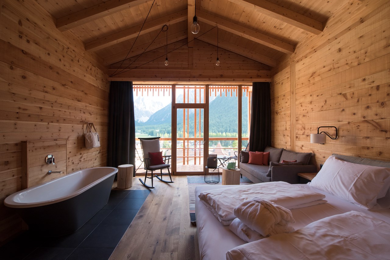 Berghotel Sexten Zimmerkategorien Zirbenchalet romantisch TOP 35m²