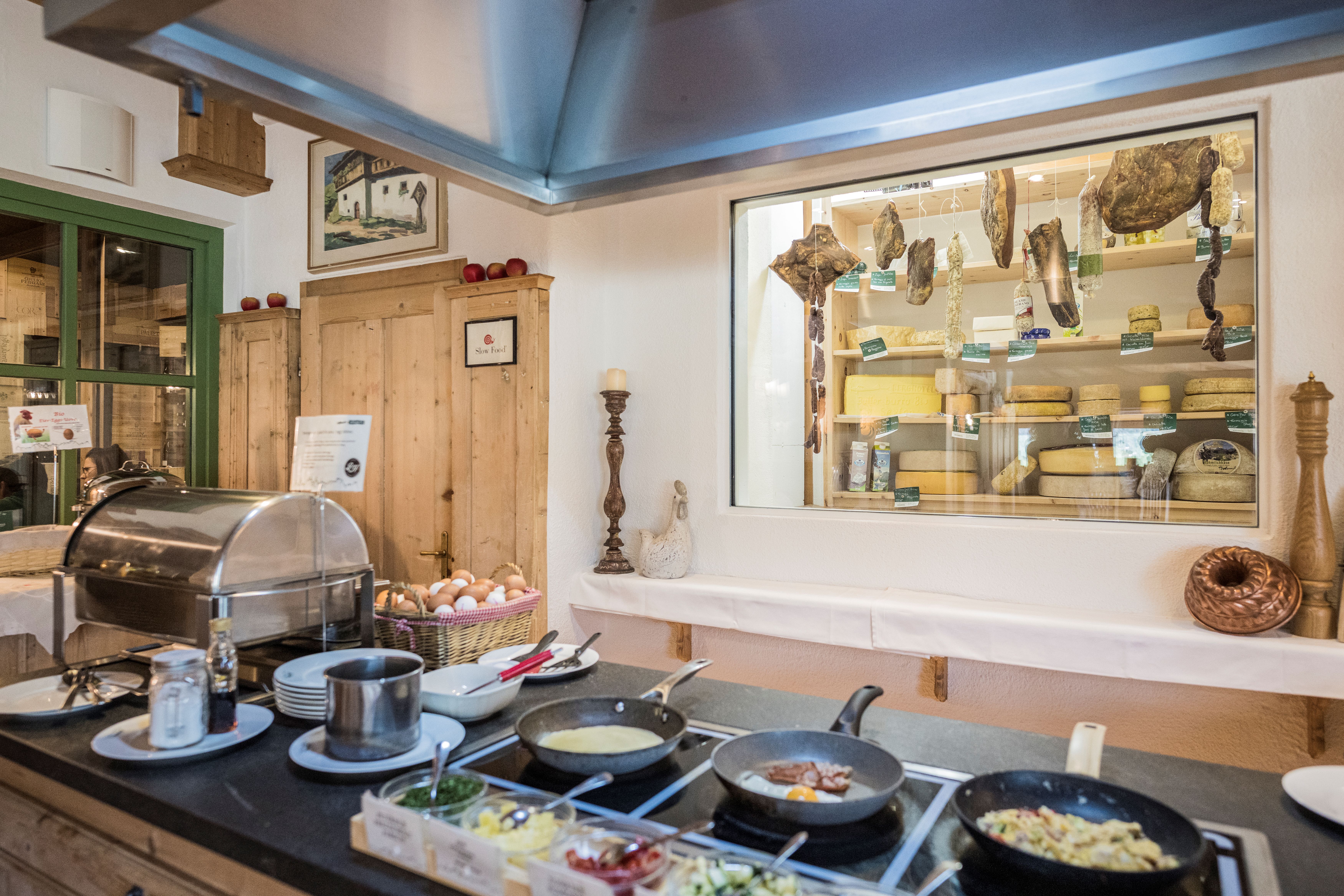 Skihotel: Frühstücksbuffet - Berghotel Sexten