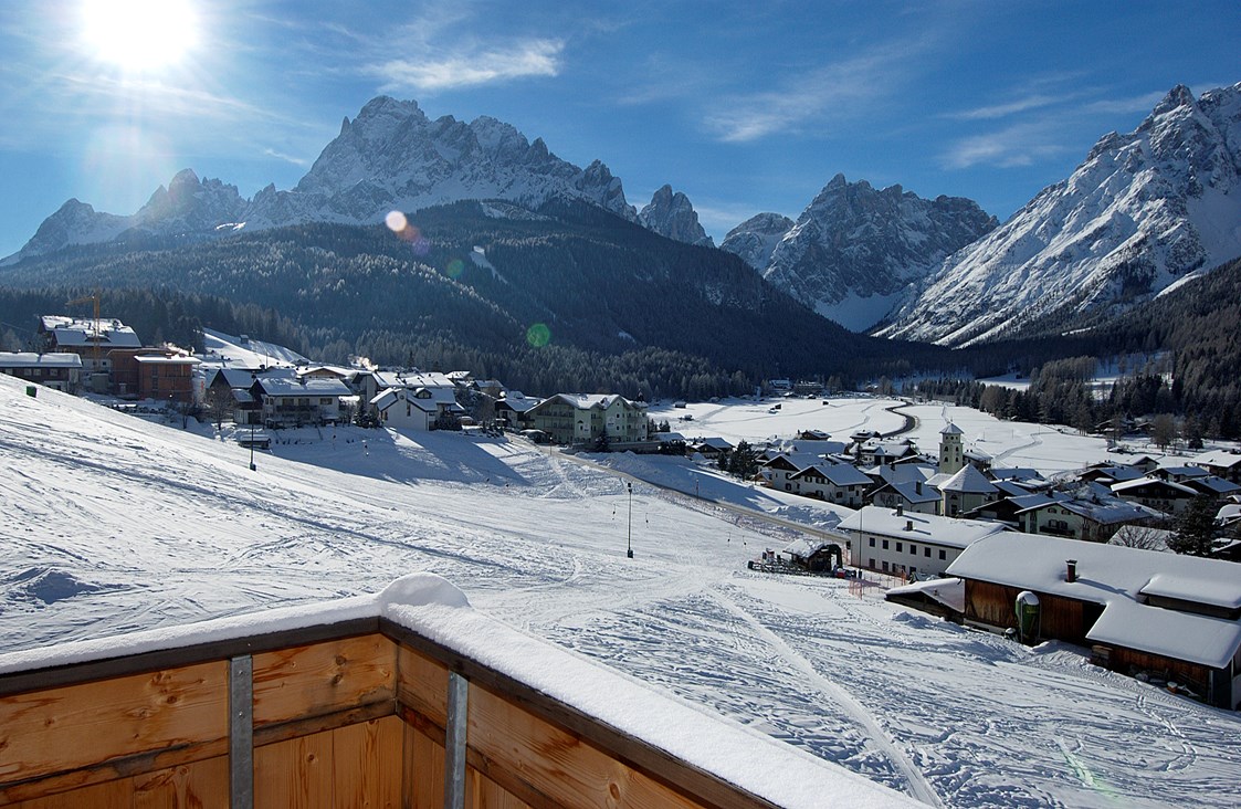 Skihotel: Blick vom Zimmer - Berghotel Sexten Dolomiten