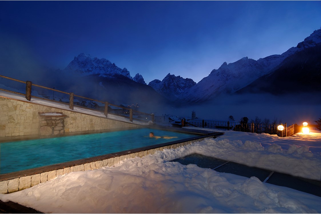 Skihotel: Außenpool - Berghotel Sexten Dolomiten