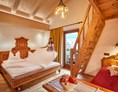 Skihotel: Dolomitic Zimmer mit Tiroler Zirben Möbel - Hotel Al Sonnenhof - Al Sole