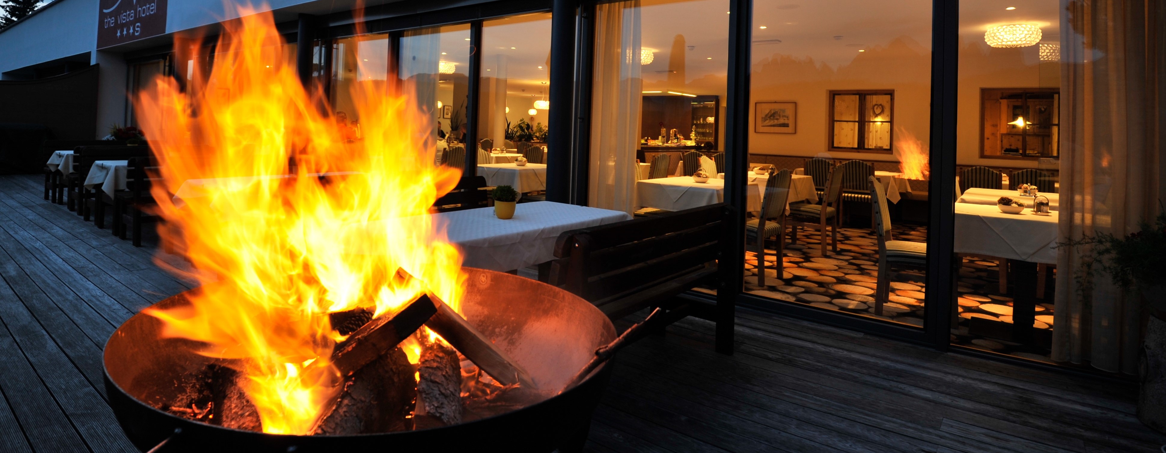 Skihotel: Restaurant mit Terrasse - The Vista Hotel