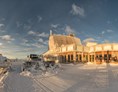 Skihotel: Hotel bei Sonnenaufgang  - Glacier Hotel Grawand