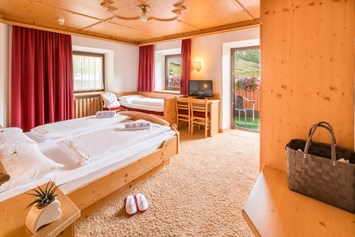 Skihotel: Dreibettzimmer mit Balkon - Piccolo Hotel Gurschler