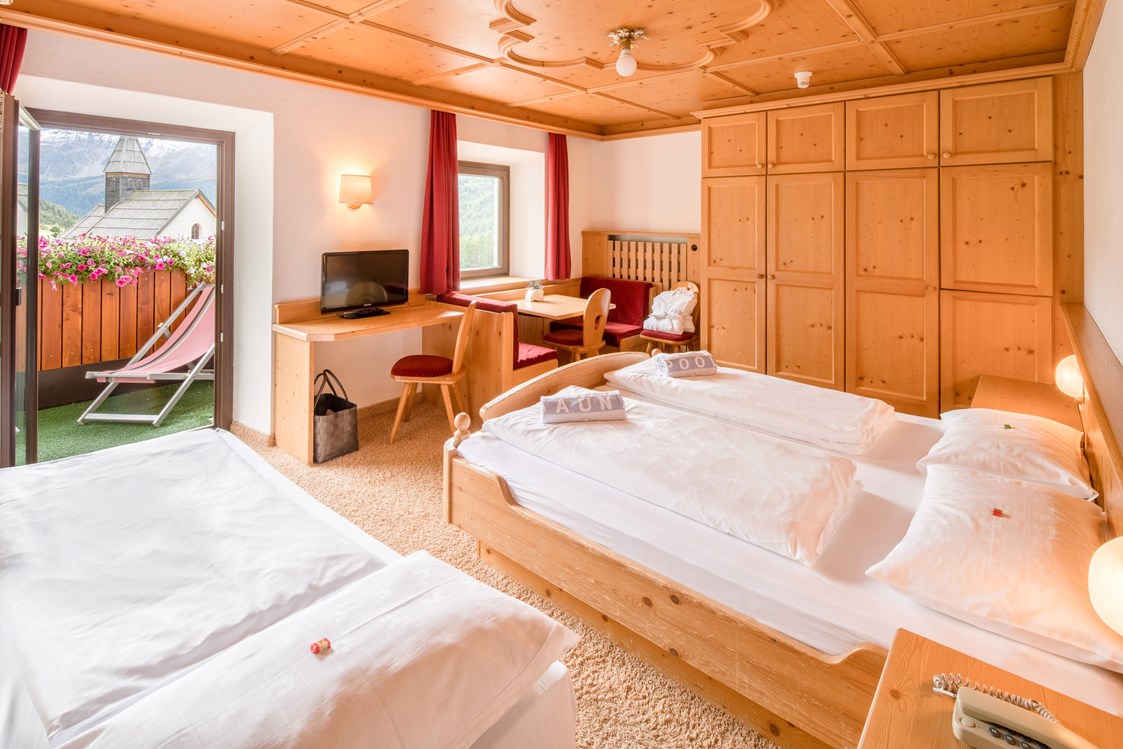 Skihotel: 3-4 Bett-Zimmer mit Balkon - Piccolo Hotel Gurschler