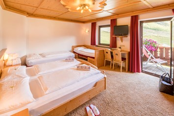 Skihotel: 2-4 Bett-Zimmer mit Balkon - Piccolo Hotel Gurschler